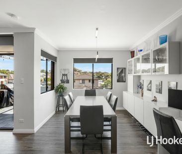 Huge 3 Bedroom Apartment - Fantastic Location! - Photo 3