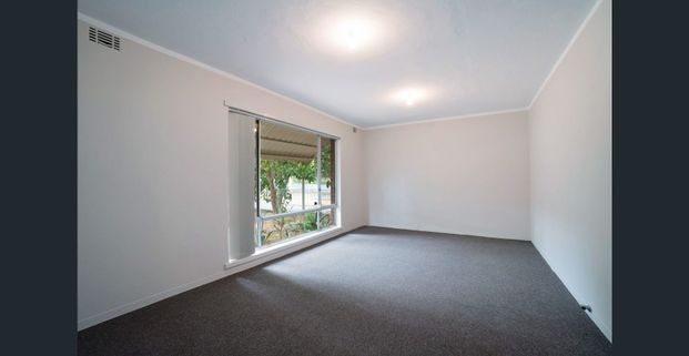 3 BEDROOM FAMILY HOME - Photo 1