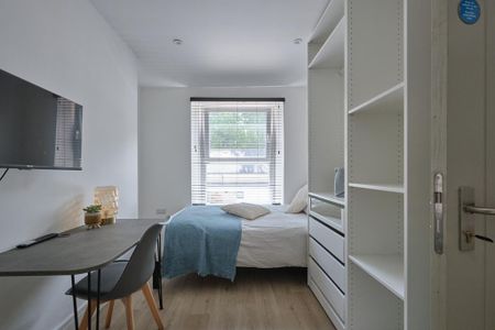 8 bedroom house of multiple occupation to rent - Photo 4