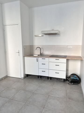 Appartement 2 pièces 29m2 MARSEILLE 3EME 590 euros - Photo 5