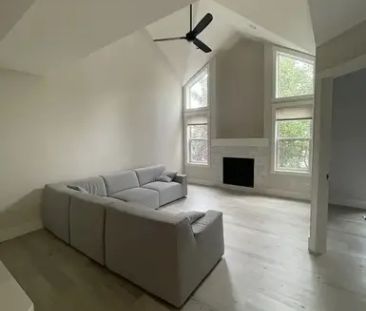 Beautiful Renovated Loft in Mount Pleasant | 438 31 Avenue Northwes... - Photo 1