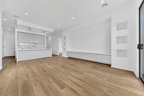 Zoned for Werribee Secondary – Brand New Family Home for Rent! - Photo 1