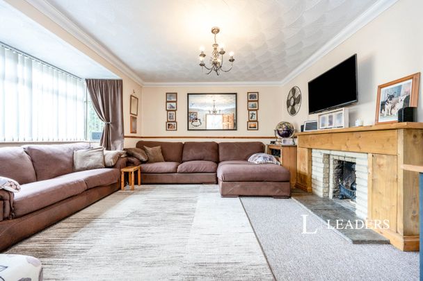 4 bedroom house to rent Tattenhoe Lane, Bletchley, MK3 - Photo 1