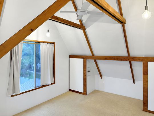 CHARMING 3 BEDROOM COTTAGE - Photo 1