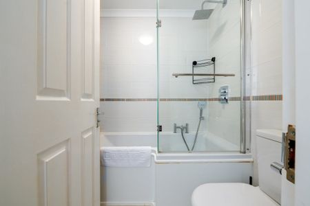 flat a, 695 Fulham Rd., London SW6 5UJ, UK, London - Photo 2