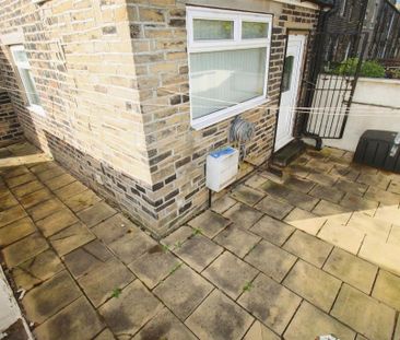 4 bedroom end of terrace house to rent - Photo 3