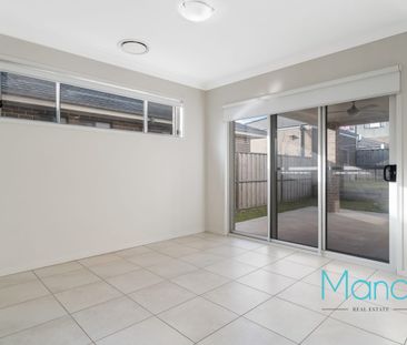 Double storey, modern family home - Photo 1