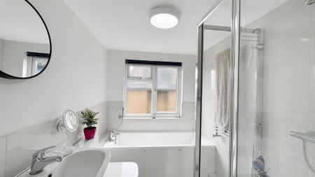 3 Bedroom Chalet - Photo 2