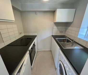 Flat to rent on - Photo 1