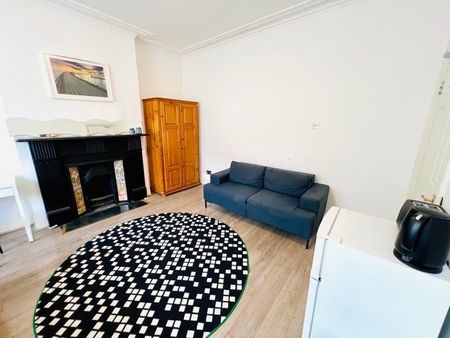 Room in a Shared House, Egerton Gardens, NW4 - Photo 3