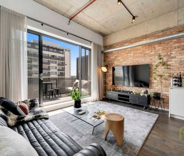 Modern 2-Bedroom Furnished North Facing Apartment! - Photo 2