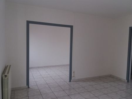 Location Appartement 4 pièces 69m² ROMANS SUR ISERE 26100 - Photo 4