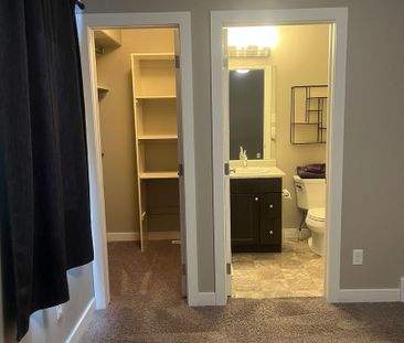 Hampton Village - 4 Bedroom/2 Bathroom Upper Unit - 726 Hargreaves ... - Photo 6