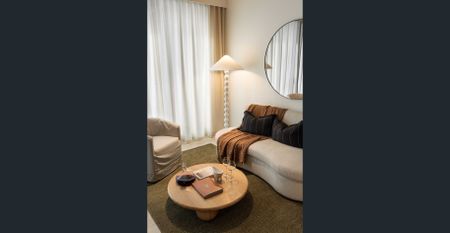 Extra large, brand new one-bedroom with study and spectacular, uninterrupted city views + resort style amenity - Photo 3