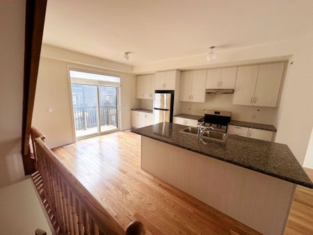 For Lease - 33 Drainie Street, Vaughan, Ontario - Photo 5