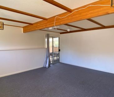 Comfy home for rent in prestige Hallett Cove! - Photo 2