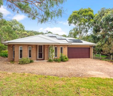 A home amongst the gum trees - Photo 2