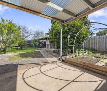3 BEDROOM FAMILY HOME - Photo 6
