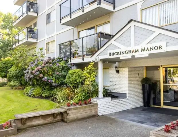 Buckingham Manor | 967 Collinson Street, Victoria - Photo 1