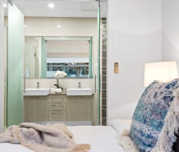 Marina Lifestyle with Stunning Canal Views - Photo 3