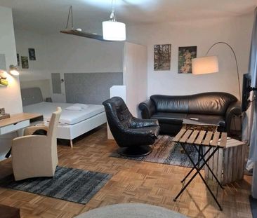 Ein Zimmer mit Schlafecke, Küche, Bad, Balkon - Photo 1