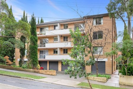 Spacious Apartment with Leafy Outlook ** Available 15/11/25 ** - Photo 2