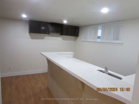 Detached Home For Lease | N9237422 - Photo 4