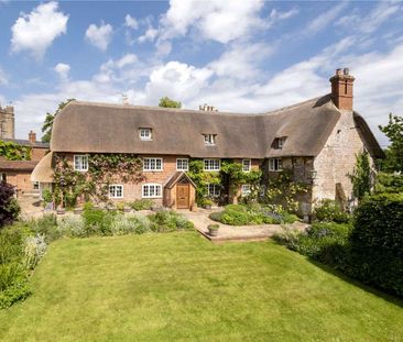 An exquisite six bedroom family house, recently re-thatched, surrou... - Photo 4