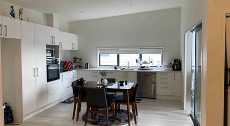 Beautifully Presented Townhouse - Photo 3