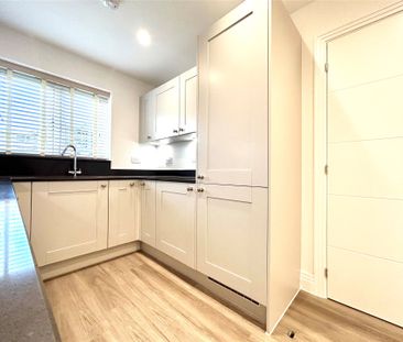 3 bedroom House in Collins Walk, Crowthorne - Photo 6