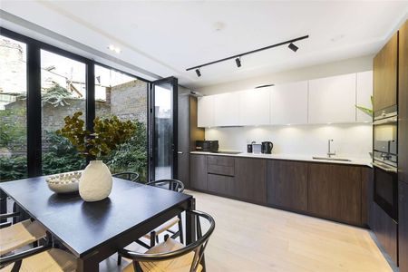 A beautifully designed four bedroom, three bathroom terrace house - Photo 4