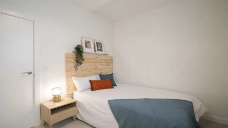 Room in a shared 17-bedroom apartment for rent in Vallehermoso - Foto 4