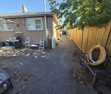 For Lease - 8 Hucknall Road, Toronto, Ontario - Photo 2