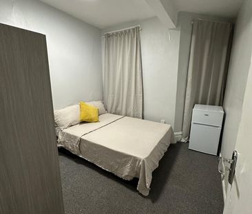 Room in a Shared House, High Road, N15 - Photo 4