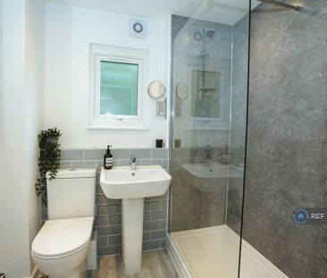 1 bedroom in a house share to rent - Photo 6