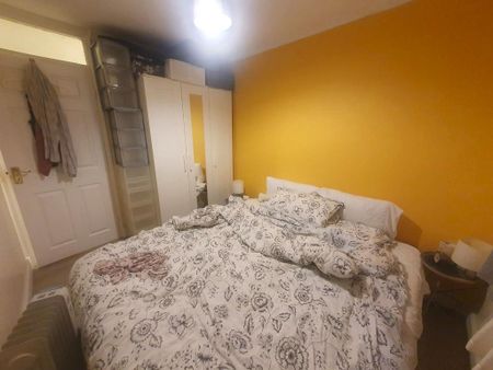 3 bedroom flat to rent - Photo 2