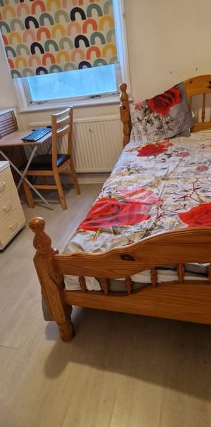 Room in a Shared House, Concanon Road, SW2 - Photo 1