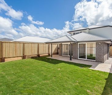 STAND OUT PROPERTY WITH TWO SEPARATE LIVING AREAS! - Photo 4