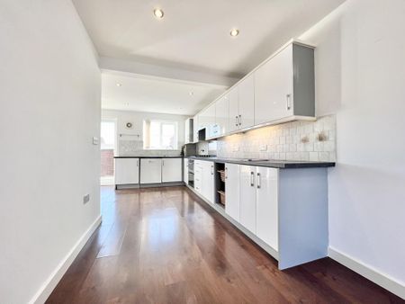 3 bedroom terraced house to rent - Photo 5