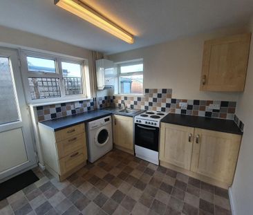 2 bedroom semi-detached bungalow to rent - Photo 6