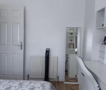 4 bedroom end of terrace house to rent - Photo 4