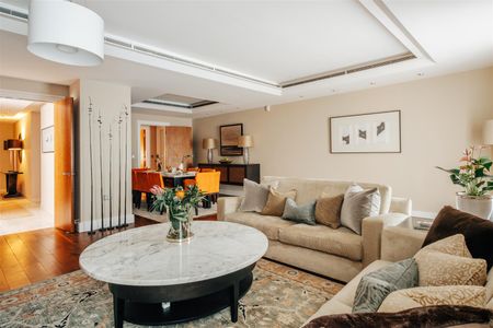 3 bed apartment to rent in Lancelot Place, Knightsbridge, SW7 - Photo 3