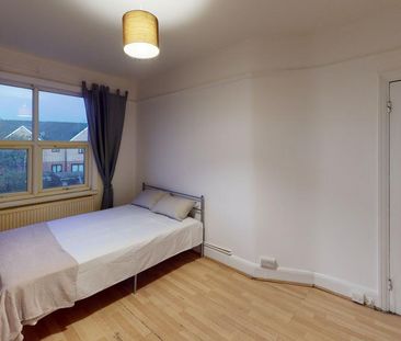 1 bedroom in a house share to rent - Photo 3