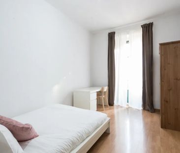 Calle de Fuencarral, Madrid, Community of Madrid 28004 - Photo 2