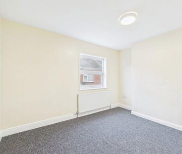 2 bedroom semi-detached house to rent - Photo 4