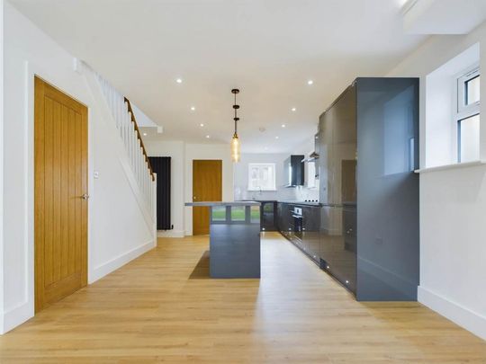 3 bedroom semi-detached house to rent - Photo 1