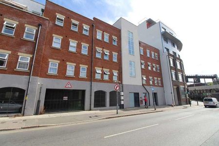 Central Luton - Bedford Heights - - Balcony - Bedroom, LU2 - Photo 2