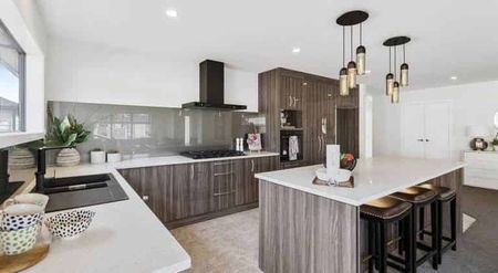 A home that blends comfort and convenience. - Photo 2