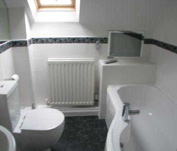 2 bedroom mews to rent - Photo 6