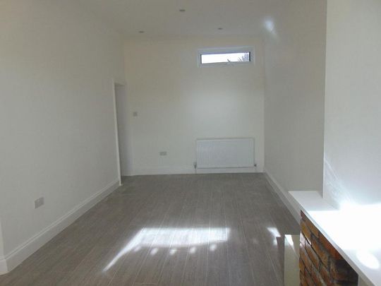 4 bedroom terraced house to rent - Photo 1